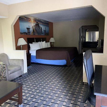 Days Inn & Suites By Wyndham Pine Bluff Exterior foto